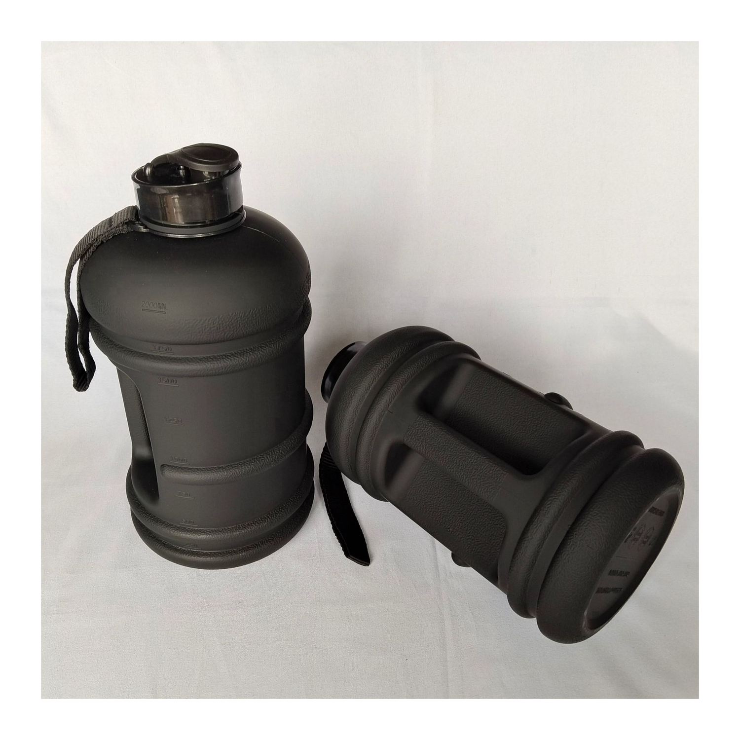 Botella deportiva negra 2.2L para gimnasio. Alta capacidad